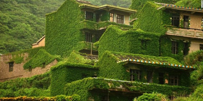 L’abbraccio della natura sul piccolo villaggio cinese Houtou Wan