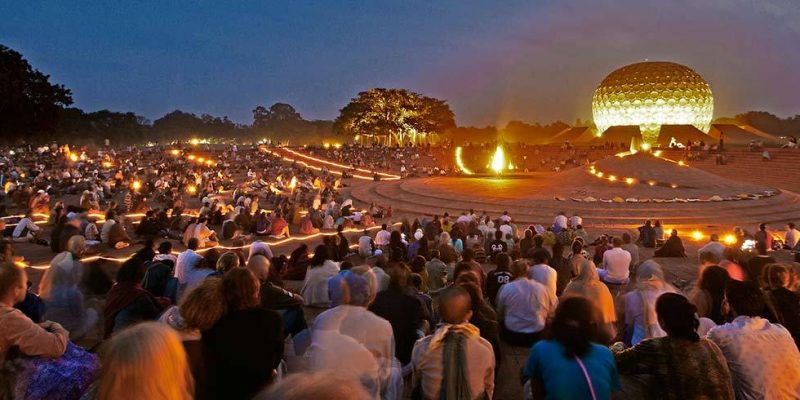 Costruire un mondo diverso: AUROVILLE!