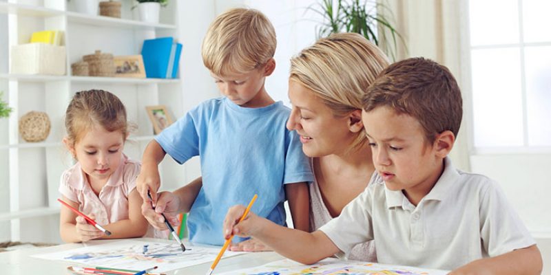 Homeschooling: i genitori che non mandano più i figli a scuola.