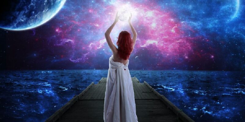 Luna Piena in Pesci: entra nel mondo della Regina di Coppe