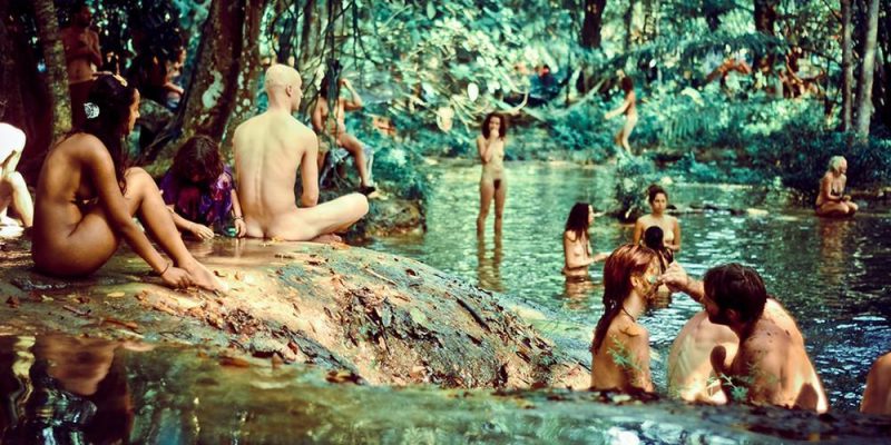 Gli hippy della nuova generazione: amore, psichedelia e arte visionaria